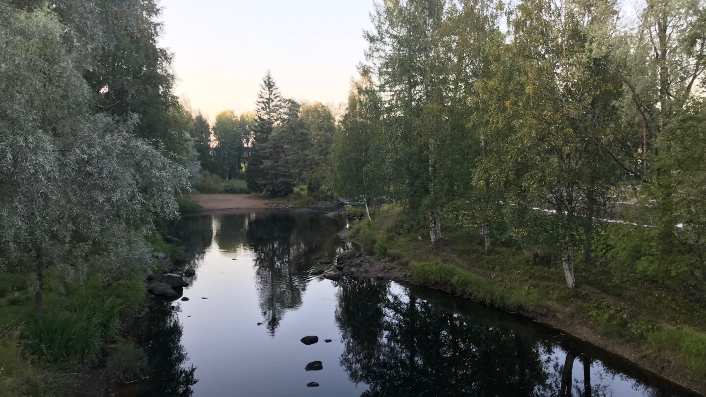 Ympäristövaastuu_Joki alkusyksyllä vaaka